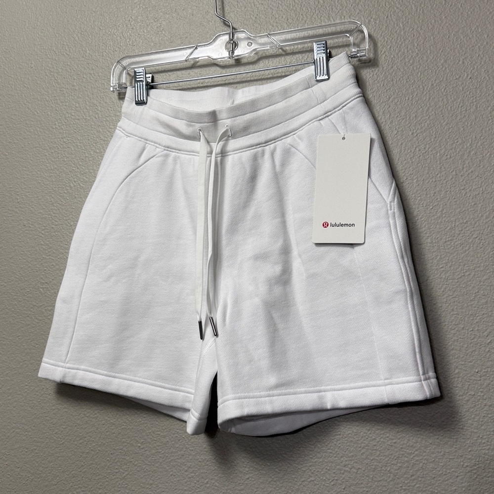 Lululemon Scuba High-Rise Shorts 5” - Picture 16 of 16